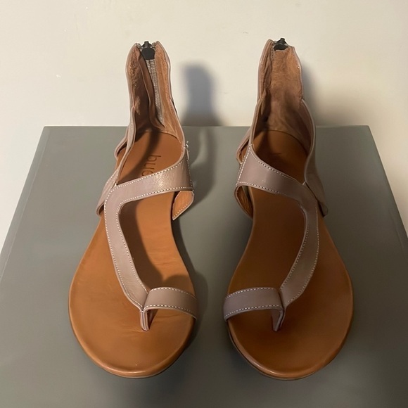Bueno leather taupe sandals size 39 back zipper - Picture 1 of 8